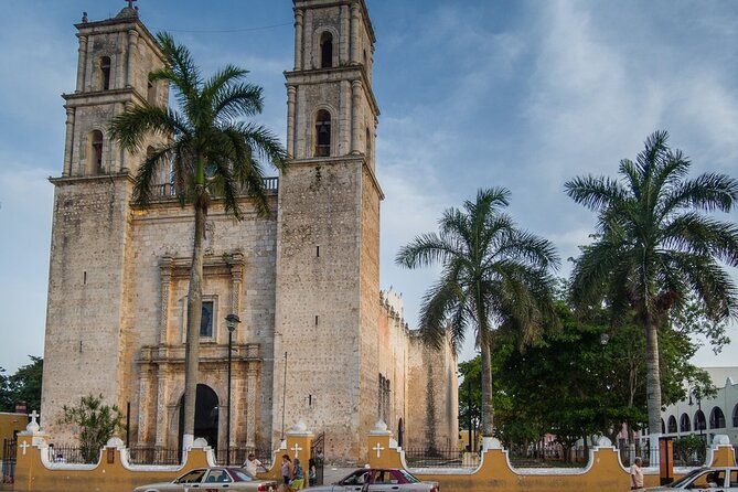 Tour Chichen Itza, 2 Cenotes, and Valladolid from Cancun - Cenote Xkeken: jungle sinkhole, stairs or ladders, and clear blue water