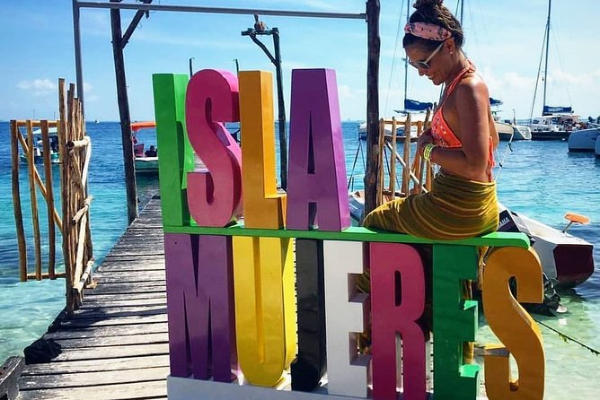 Tour in a Catamaran to Isla Mujeres with all included for the best price! - Spinnaker wind sailing: the fun only happens if the weather cooperates