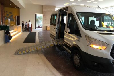 Transporte Aeropuerto a Hotel en Cancún, privado ida y vuelta - The Van Experience: Clean, Accessible, and Actually Comfortable