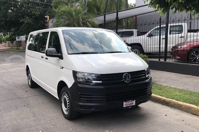Traslados Privados del Aeropuerto de Cancun a Playa del Carmen - In the Car: Comfort, Luggage Help, and Family Needs