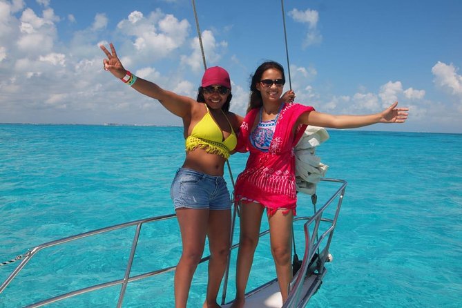 Trimaran La Lupita,Sail Away to Isla Mujeres from Cancun - Crew energy: the hosts can make or break the day