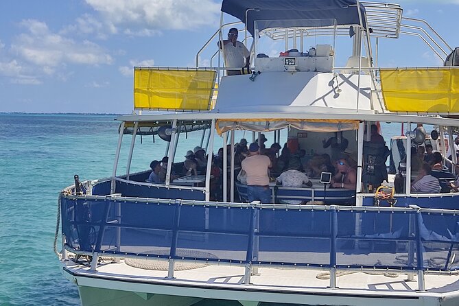 Trip to Isla Mujeres - Catamaran Unlimited Adventure from Playa del Carmen - Shopping in the Center of Isla Mujeres: Browse Time That Won’t Eat Your Day