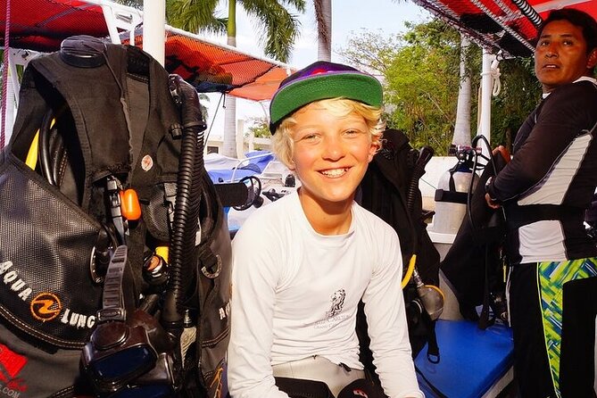 Two Dives and Class for Begginers Divers in Cancun - How the day flows: from medical check to underwater art