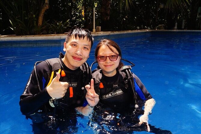 Two Dives and Class for Begginers Divers in Cancun - The pool lesson: where fear turns into skills
