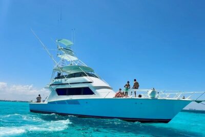 VIP YACHT up to 28 passengers - Isla mujeres snorkel - On-board comfort: snorkel gear, cooler, Bluetooth music, and drinks