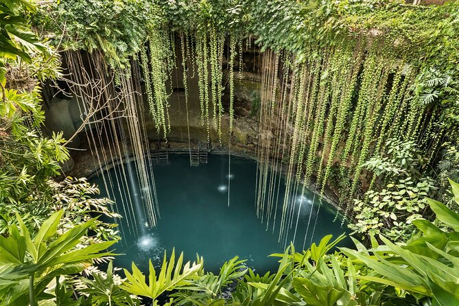 Visit Chichén Itzá and discover a real Cenote and Valladolid. Transport included - Valladolid: quick Spanish-era charm, fast souvenir browsing