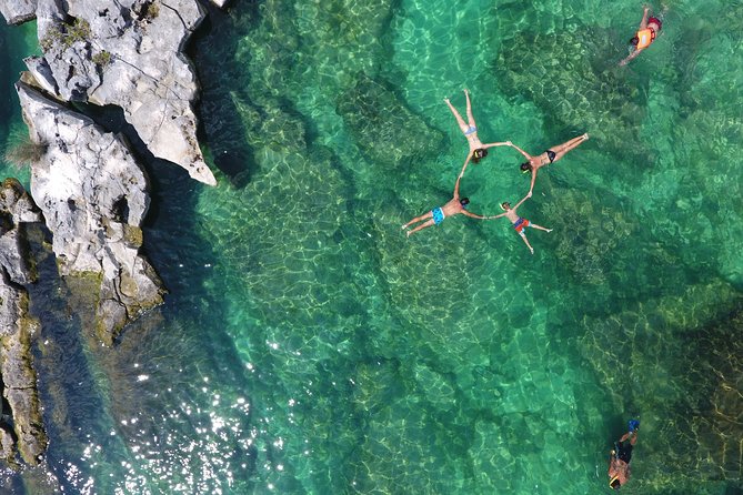 Visit Tulum Ruins, Yalku lagoon & cenote - Stop 1: Tulum Archaeological Site Over the White Sand Coast