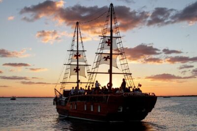 Your Romantic Dinner in Cancun, includes national open bar and live music - The sail on Laguna Nichupte: when the views actually matter